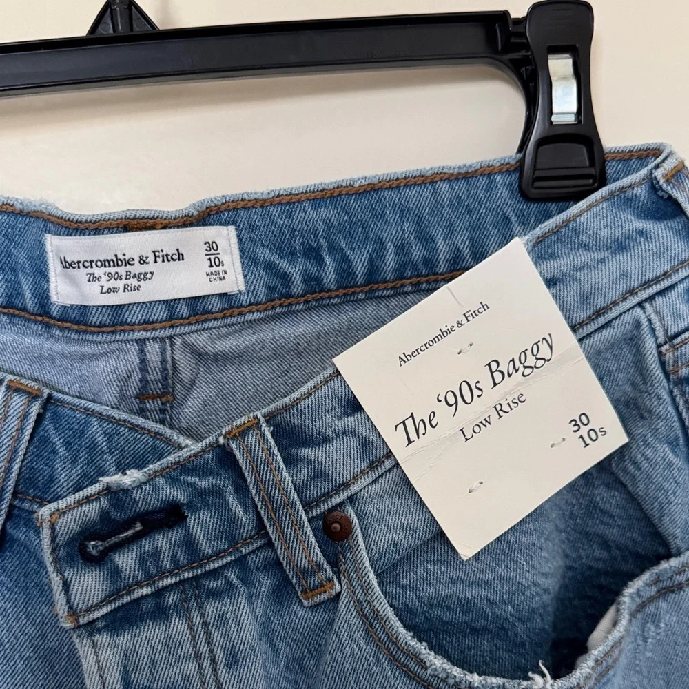Abercrombie & Fitch 90s Baggy Low Rise women’s Jeans sz 30 short NWT $100 msrp